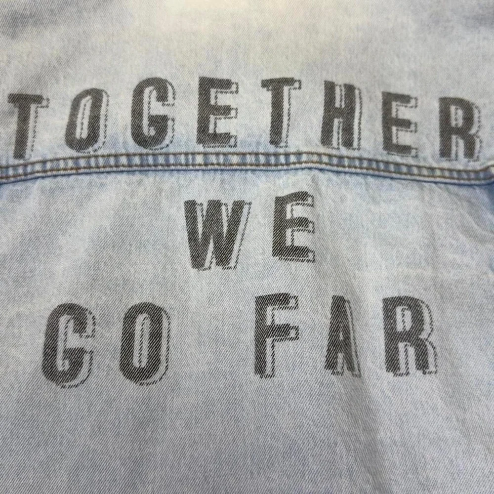 Peloton Denim Jacket Light Wash Graphic Back 'Together We Go Far' Oversized XL - Picture 6 of 8